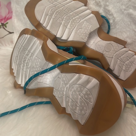 Very comfortable sneakers, worn 1 time - Picture 5 of 5